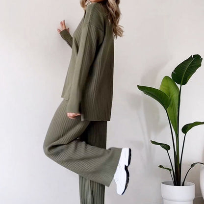 Ensemble Décontracté : Pull Col Roulé et Pantalon Droits